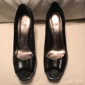 The touch of Nina black heels size 9 m